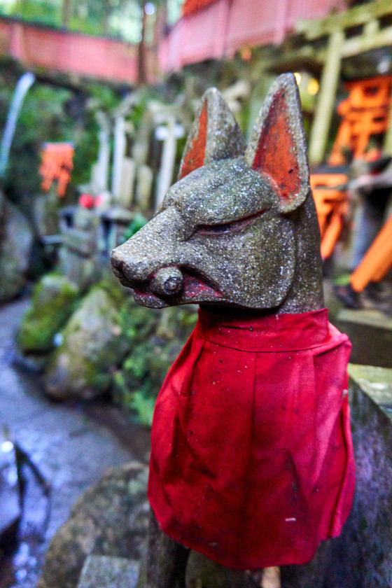 Fuchs­wächter der Gottheit Inari bei Fushimi Inari Taisha