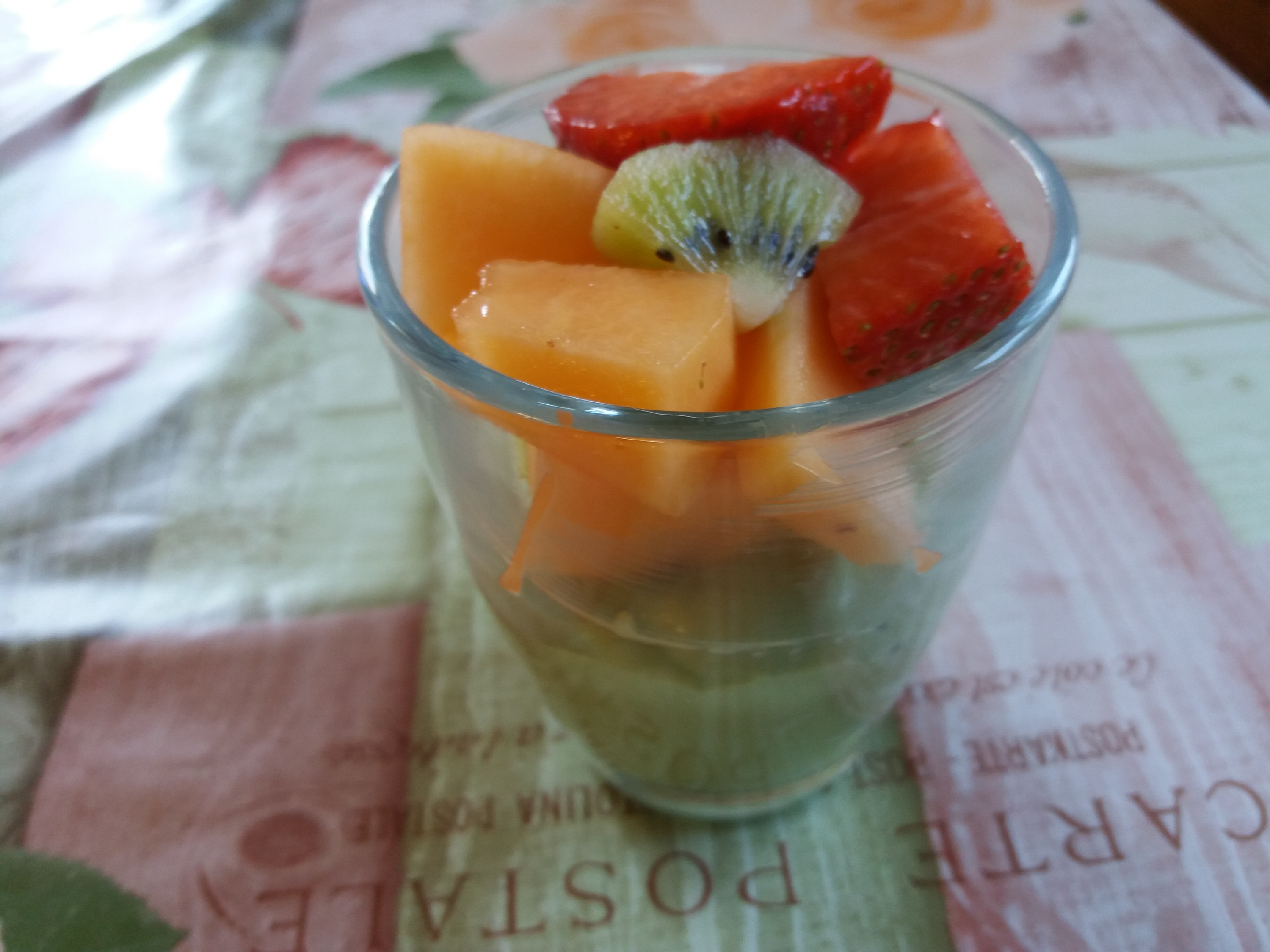 Matcha-Pudding mit Obst