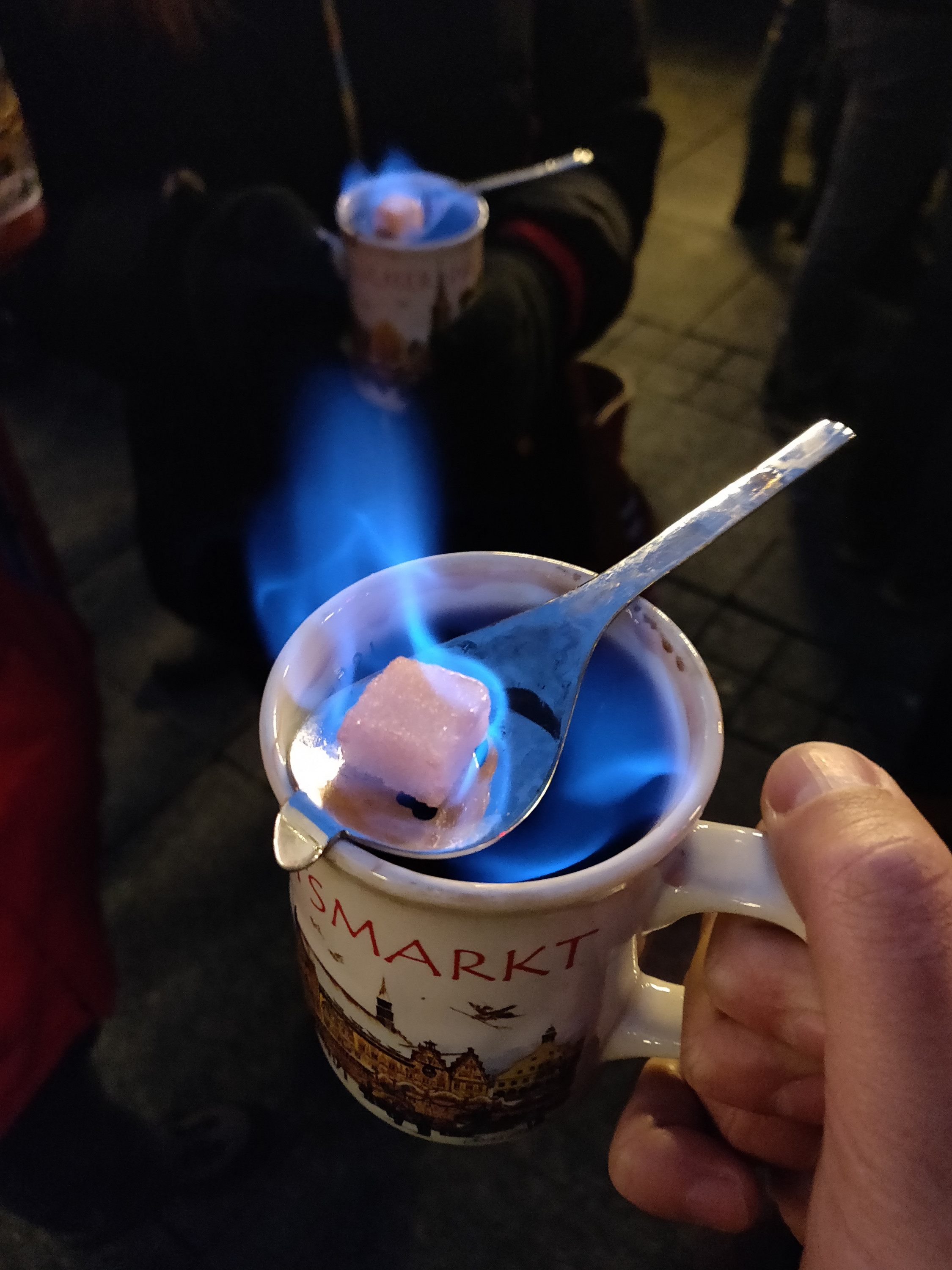 Feuerzangenbowle auf dem Ulmer Weihnachtsmarkt CT