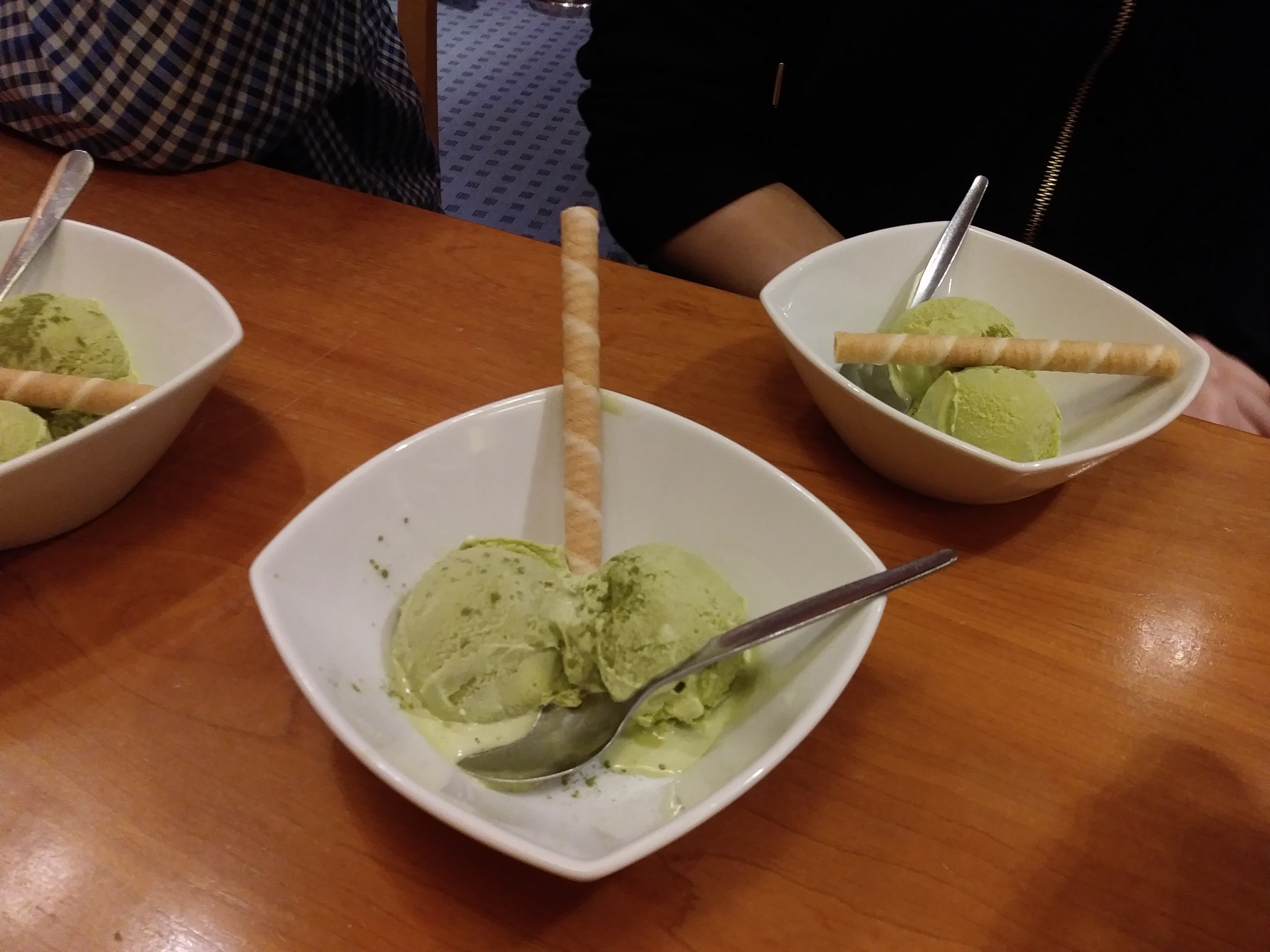 Löffelchen Stellung mit Macha Eis