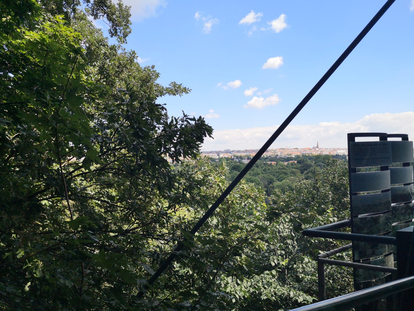 Ausblick vom Baumwipfelpfad im Tiergarten Schönbrunn