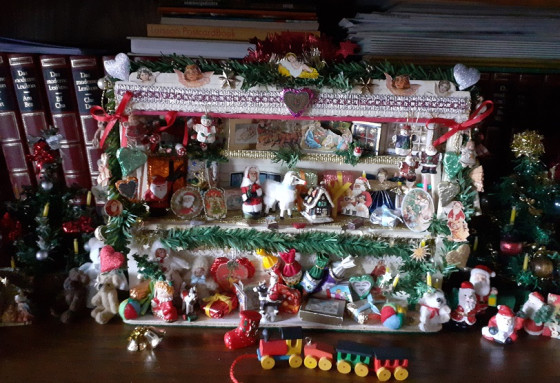 Weihnachtlicher Miniatur-Puppenladen. :D