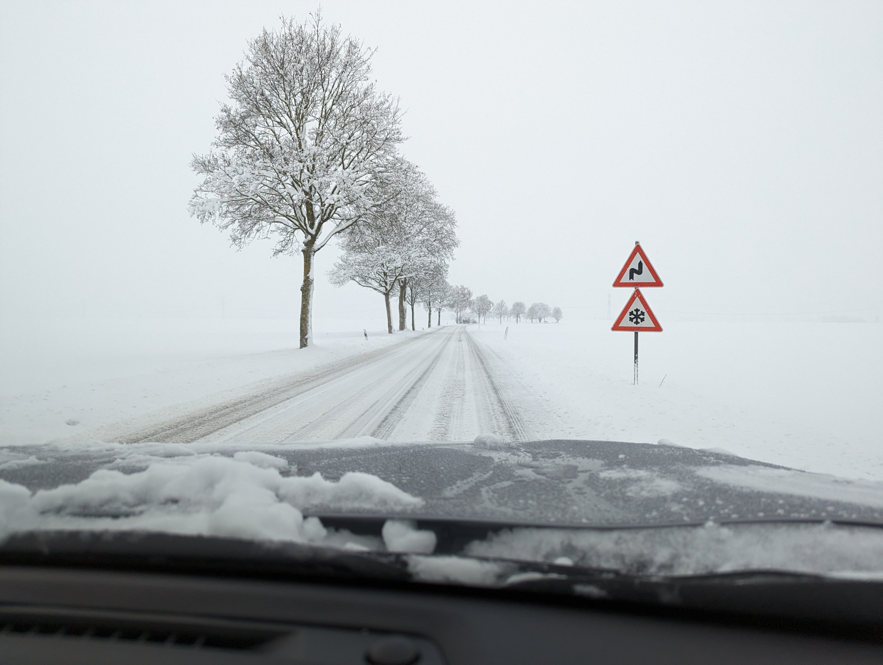 Schild sagt Schnee