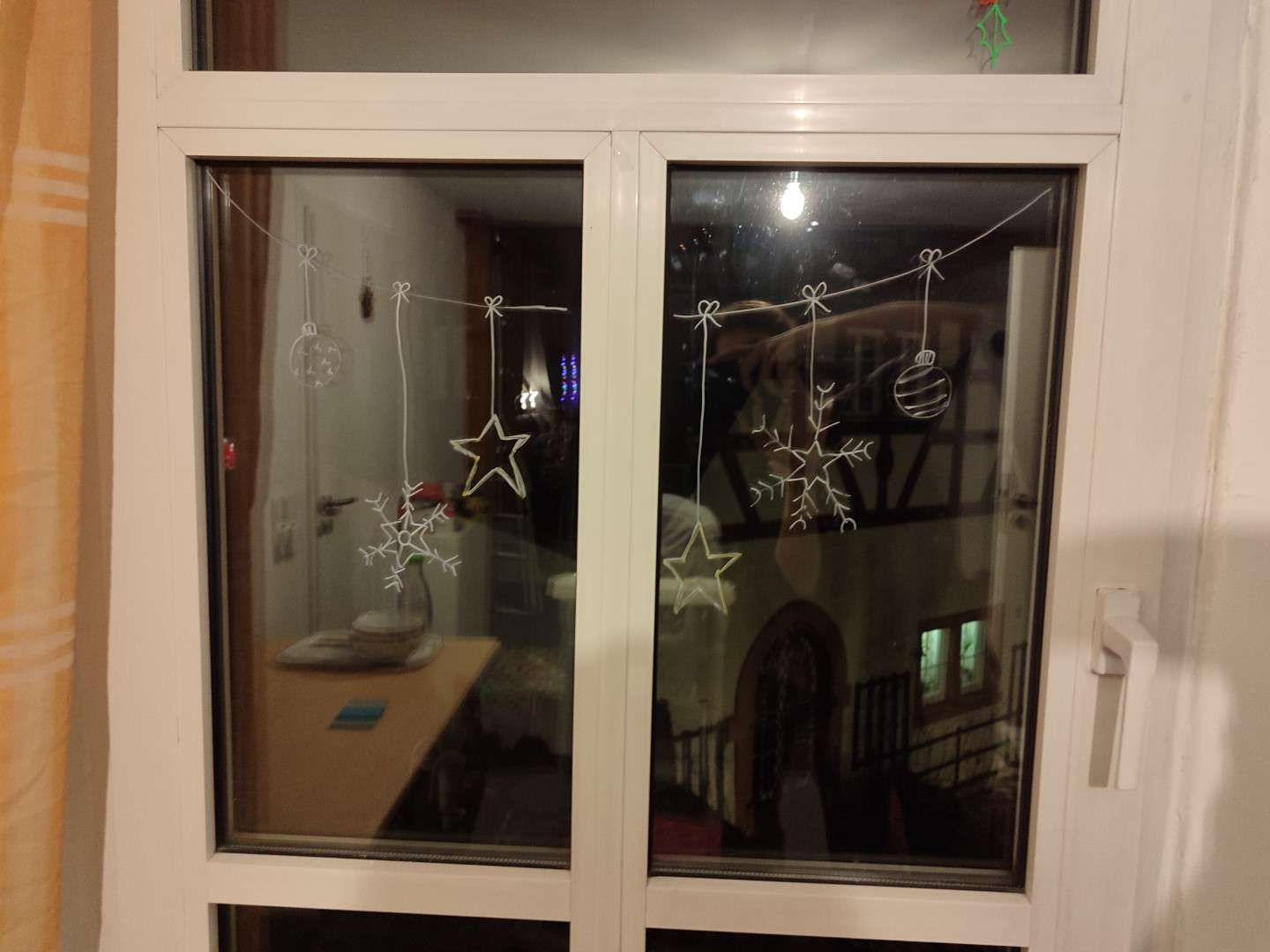 Einfaches Fensterbild zu Weihnachten