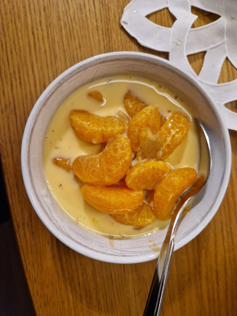 Mandarinenkompott mit Vanillesauce