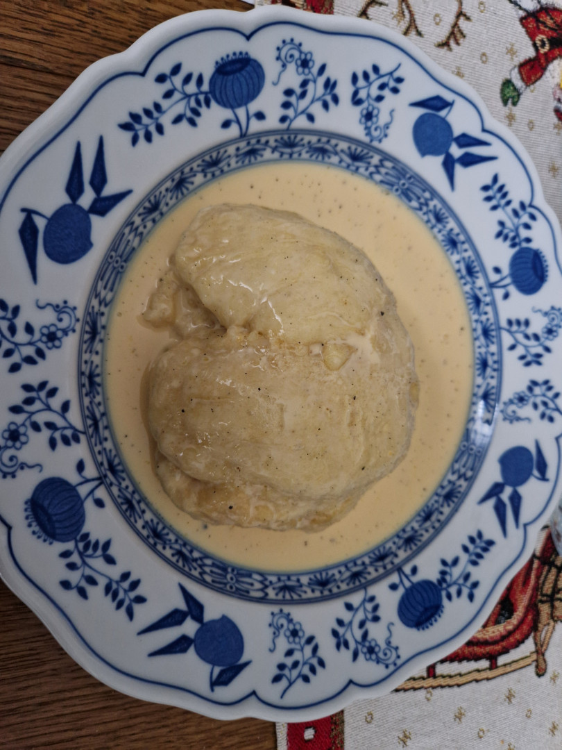 Dampfnudel mit Vanillesauce