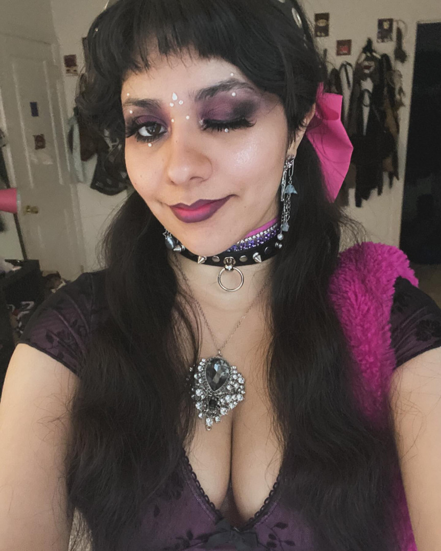 Rosa + Goth