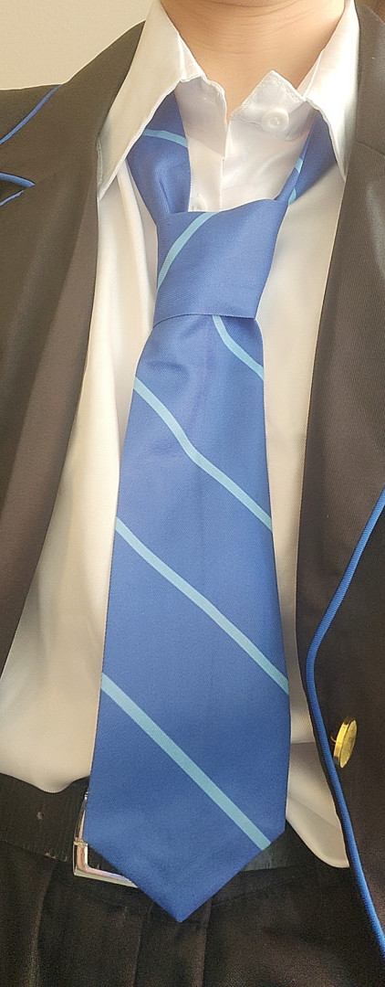 sich selbst Chitose Schuluniform tragen