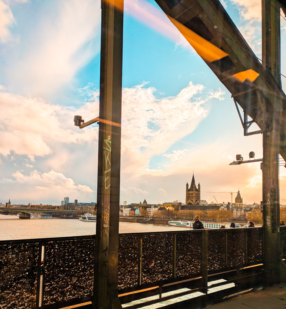 🌉🚝🚋👨‍✈️🚋🌉