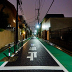 Leere Straße nach dem Taifun