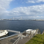 Die Yokohama Bay Bridge vom Osanbashi Terminal aus