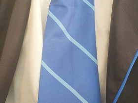 sich selbst Chitose Schuluniform tragen