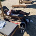 Ich mit Hund am Strand