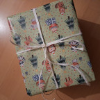 Fleißig am Geschenke verpacken uwu